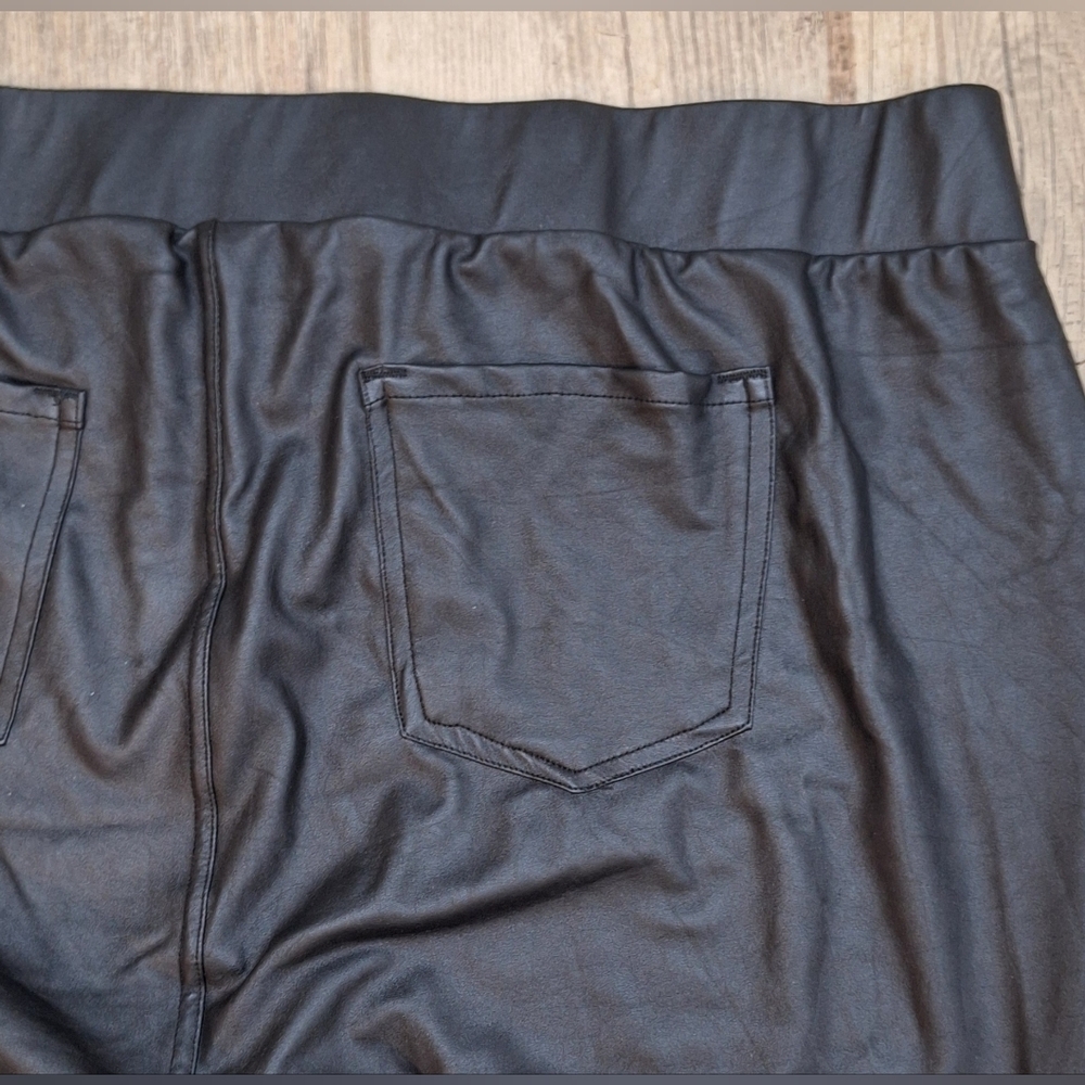 #1761 Torrid Black Glossy Faux Leather Leggings with High-Waisted Fit Sz 4 - Picture 8 of 10